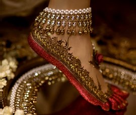 Vogue Crafts & Designs Pvt. Ltd. manufactures and exports diamond and gold jewelry anklets at wholesale prices