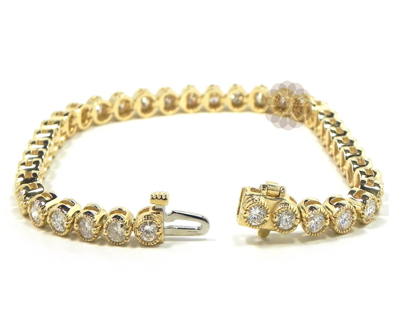 Vogue Crafts & Designs Pvt. Ltd. manufactures Round Diamond and Gold Bracelet at wholesale price.