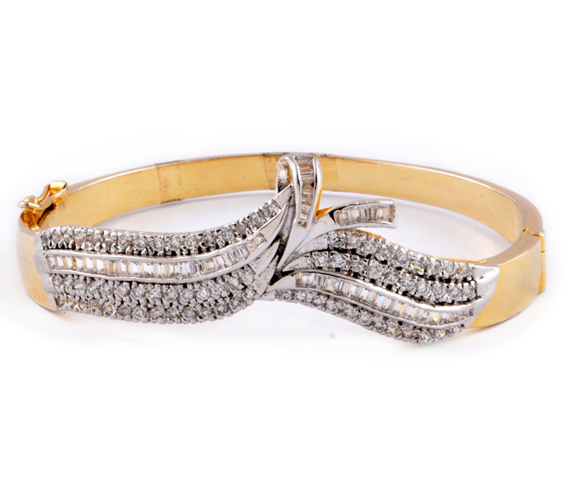 Vogue Crafts & Designs Pvt. Ltd. manufactures Adjustable Golden Bracelet at wholesale price.
