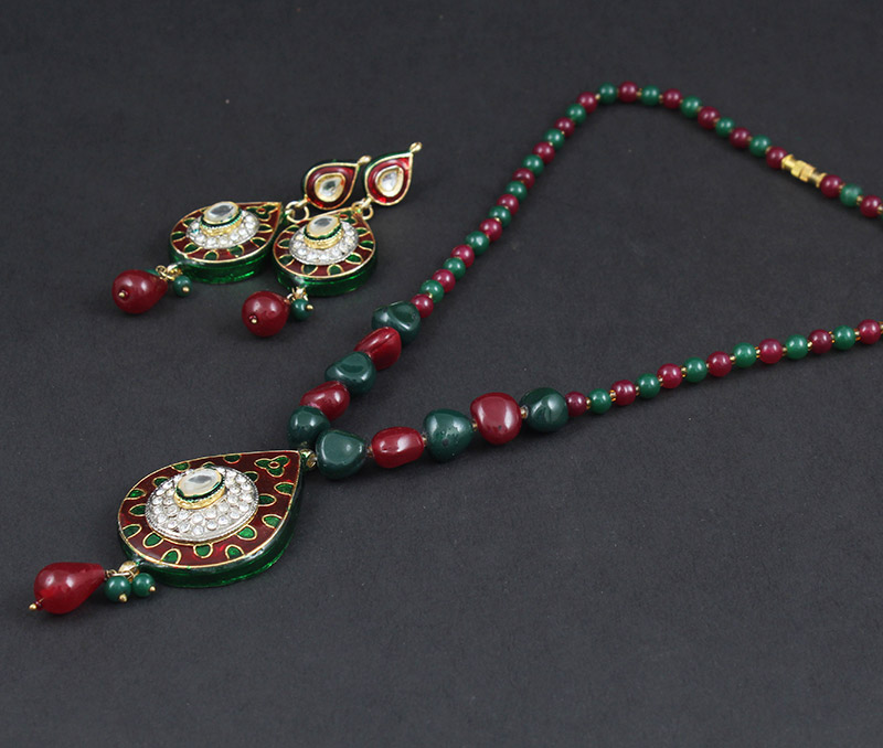 Vogue Crafts & Designs Pvt. Ltd. manufactures Necklace Earrings Set with Kundan-Meena work at wholesale price.