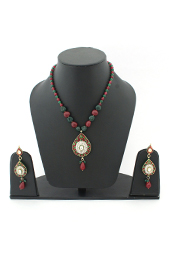 Vogue Crafts and Designs Pvt. Ltd. manufactures Necklace Earrings Set with Kundan-Meena work at wholesale price.