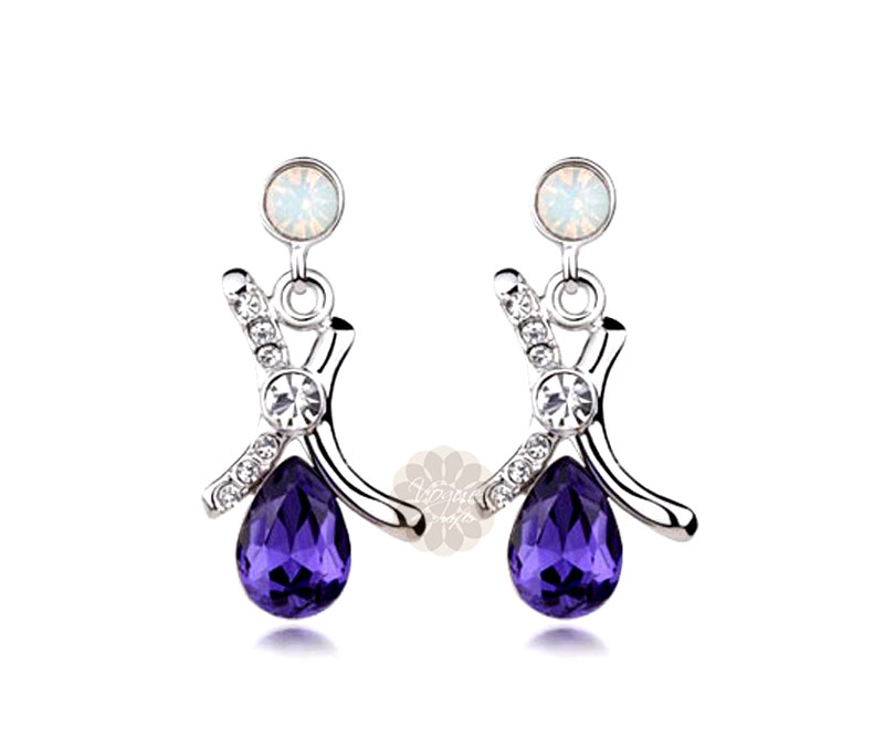 Vogue Crafts & Designs Pvt. Ltd. manufactures Be Silver Modish Earrings at wholesale price.