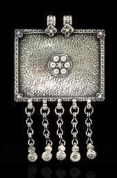 Vogue Crafts and Designs Pvt. Ltd. manufactures Vintage Silver Pendant at wholesale price.