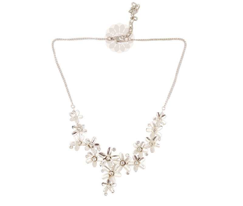 Vogue Crafts & Designs Pvt. Ltd. manufactures Silver Flower Necklace at wholesale price.
